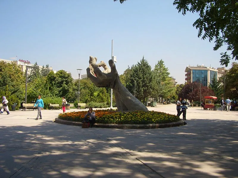 Abdi İpekçi Parkı & Heykelleri