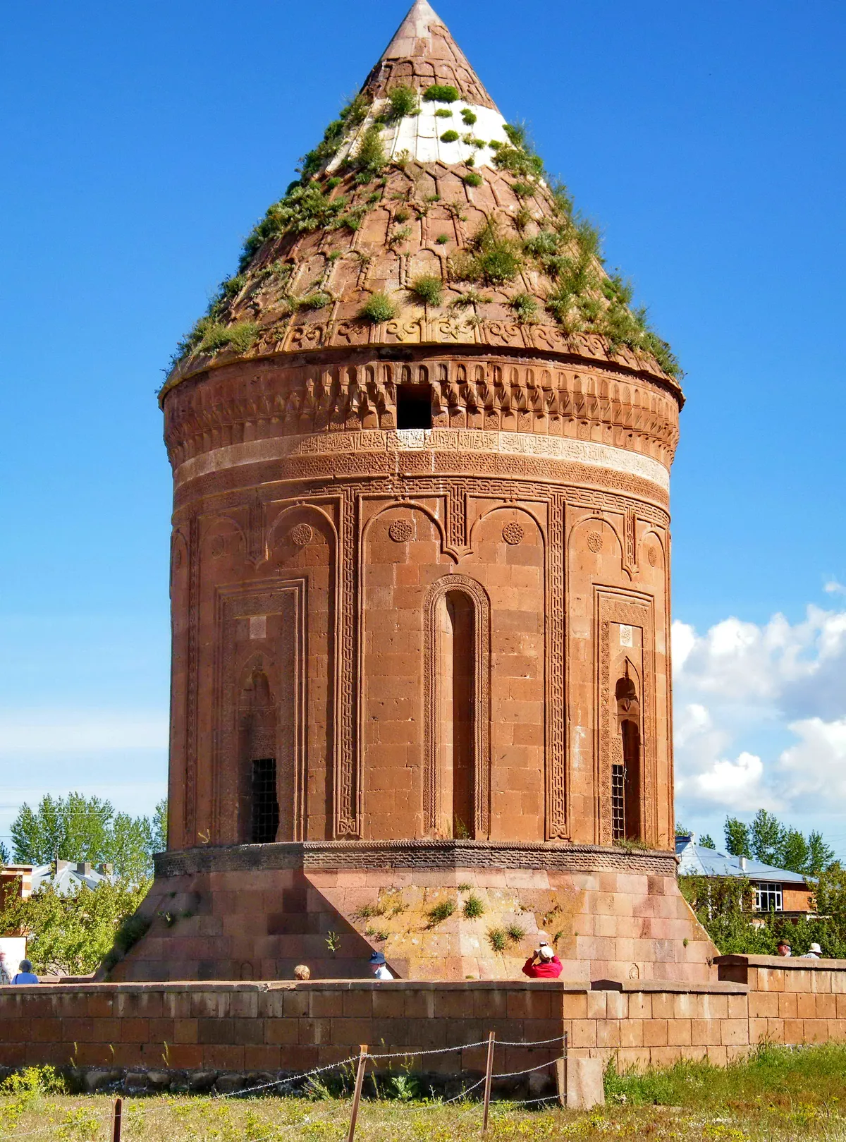Ahlat Usta Şagirt Kümbeti (Ulu Kümbet)