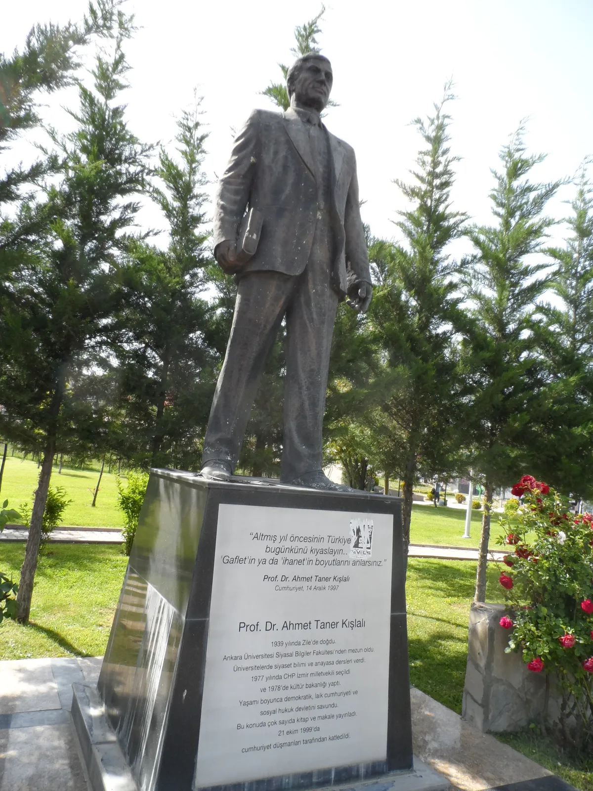 Ahmet Taner Kışlalı Şehir Parkı ve Seyir Terası
