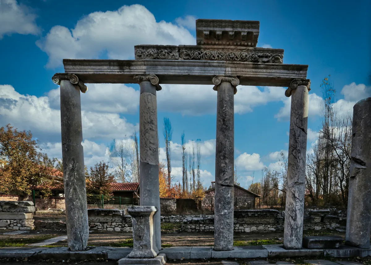 Aizanoi Sütunlu Cadde ve Mozaikli Hamam Kompleksi
