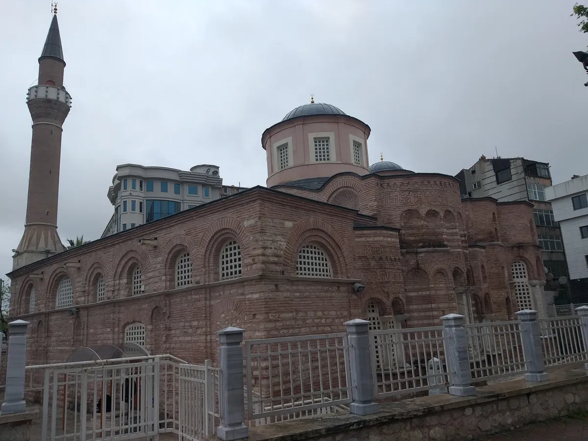 Akhisar Şeyh İsa Camii ve Türbesi