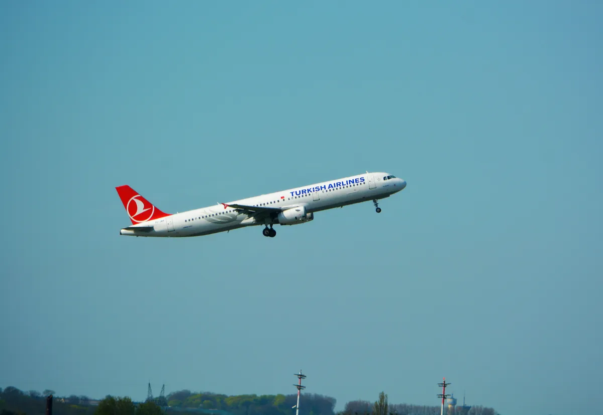 Alaçatı Port ve Rüzgar Sörfü Plajı