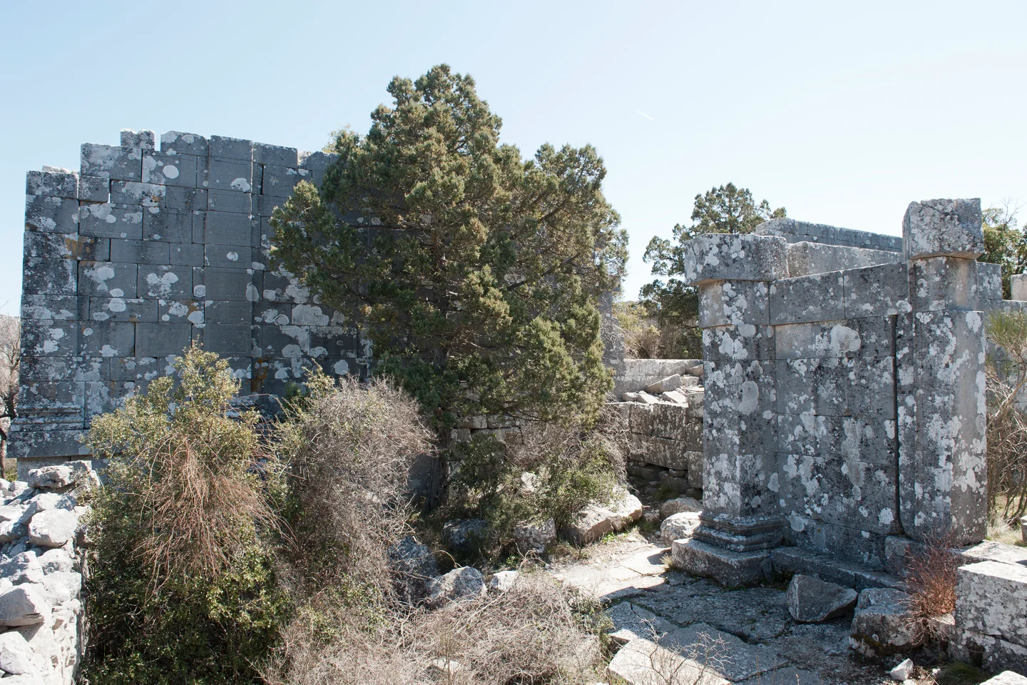Termessos Artemis Hadrianus Mabedi ve Şehir Giriş Kapısı