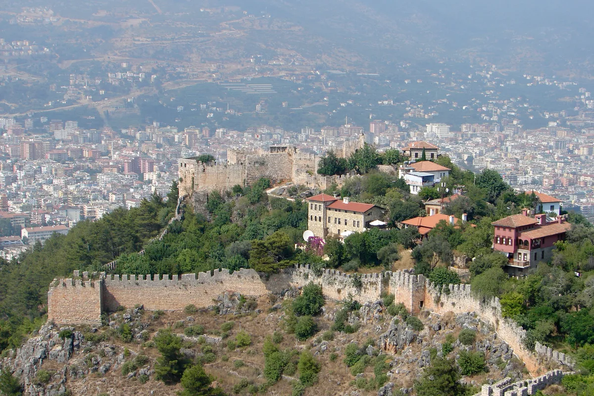 Ehmedek Kalesi ve Tarihi Selçuklu Surları - Antalya Alanya