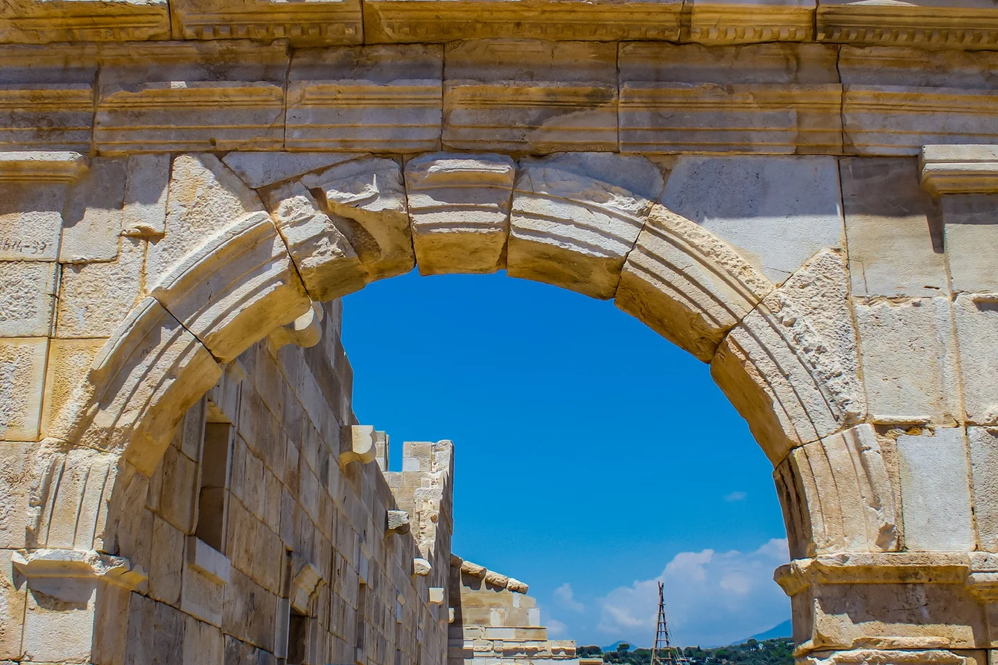 Patara Meclis Binası (Bouleuterion) ve Tören Yolu