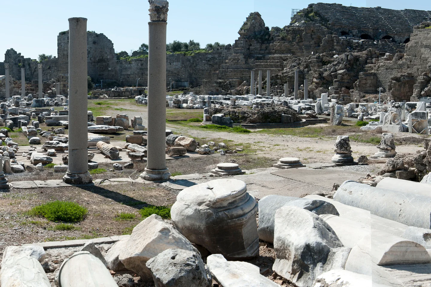Side Antik Kenti Tyche Tapınağı ve Tiyatro Meydanı