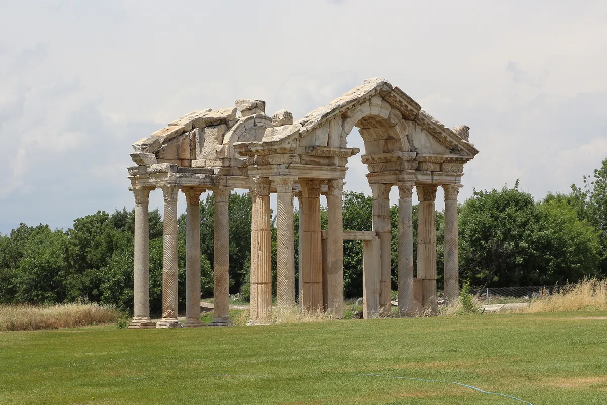Aphrodisias Anıtsal Tetrapylon Kapısı - Aydın Karacasu