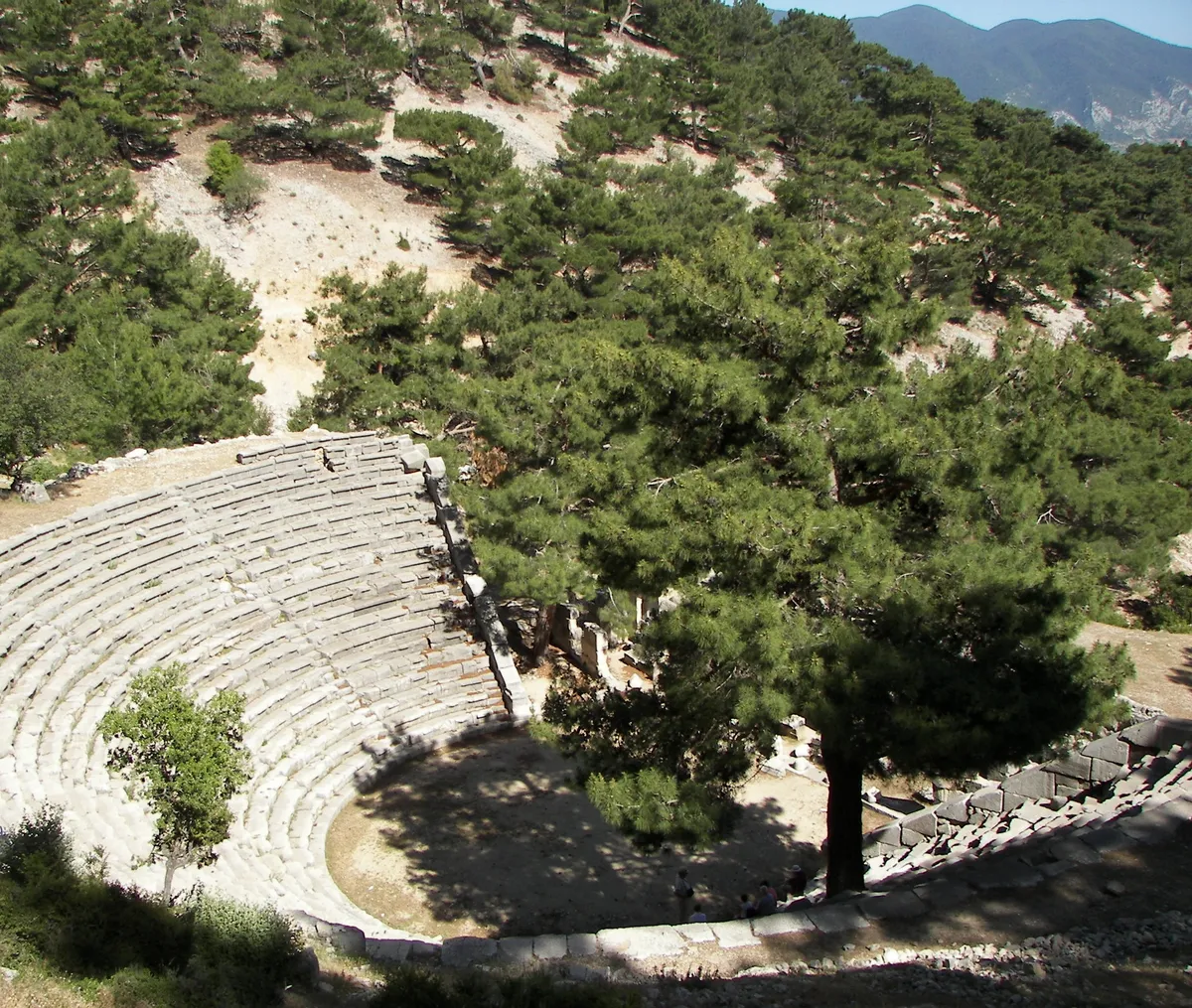 Arykanda Antik Tiyatrosu ve Dağ Stadyumu
