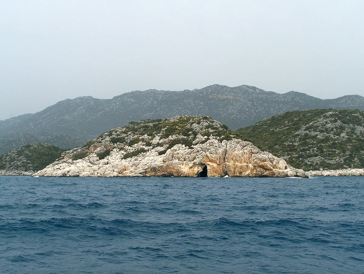 Aşırlı Adası Korsan Mağarası - Antalya Demre