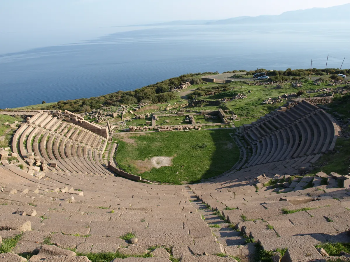 Assos Antik Tiyatrosu (Ege Denizi & Midilli Manzaralı 4000 Kişilik Tiyatro) - Çanakkale Ayvacık