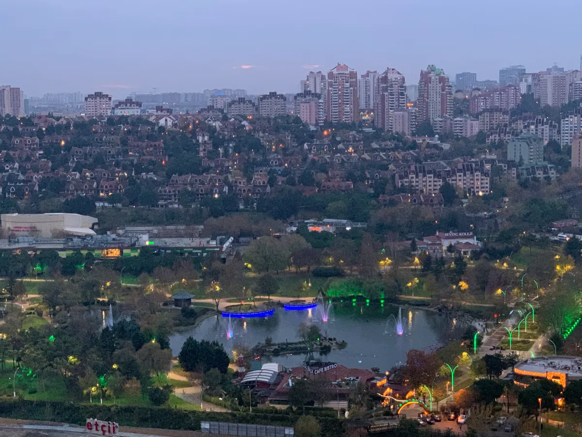Bahçeşehir Göleti ve Gölet Parkı