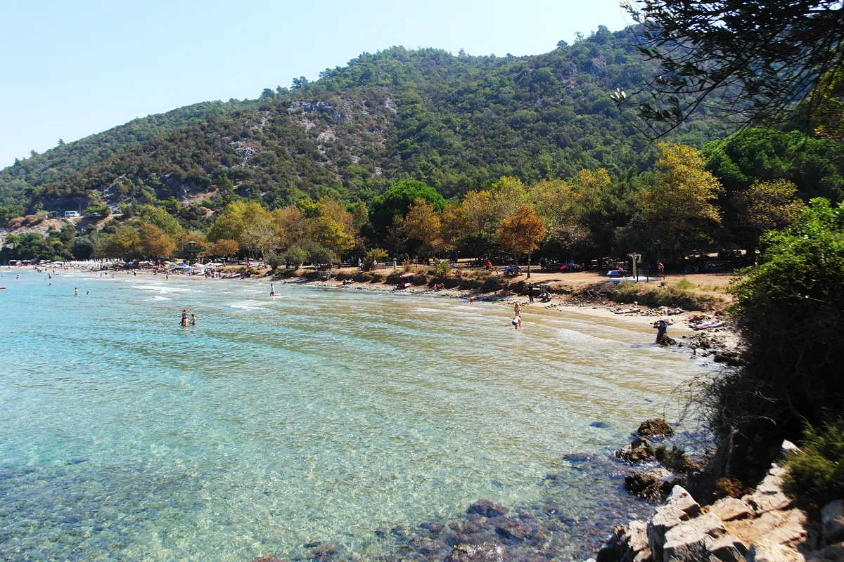 İzmir Menderes'te EN İYİ Plajlar ve Koylar Nerede? (2026 Sahil Rehberi)