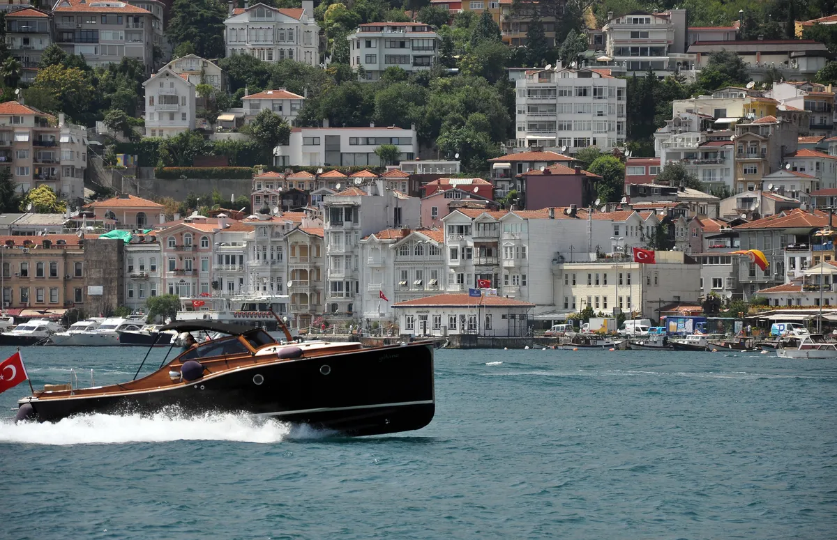 Arnavutköy Tarihi Ahşap Yalıları ve Sahil Kordonu
