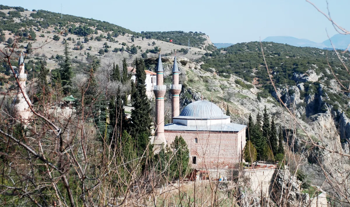 Şeyh Edebali Türbesi & Tarihi Külliyesi (Osmanlı Manevi Kurucusu)