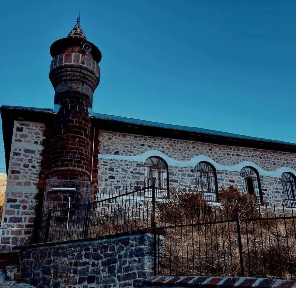 Tarihi Selçuklu & Akkoyunlu Taş Hamamı Kalıntıları