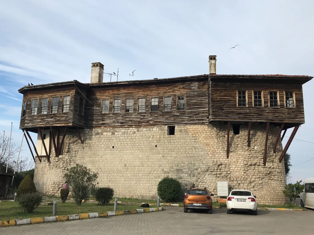 Bolaman Kalesi ve Hazinedaroğlu Konağı