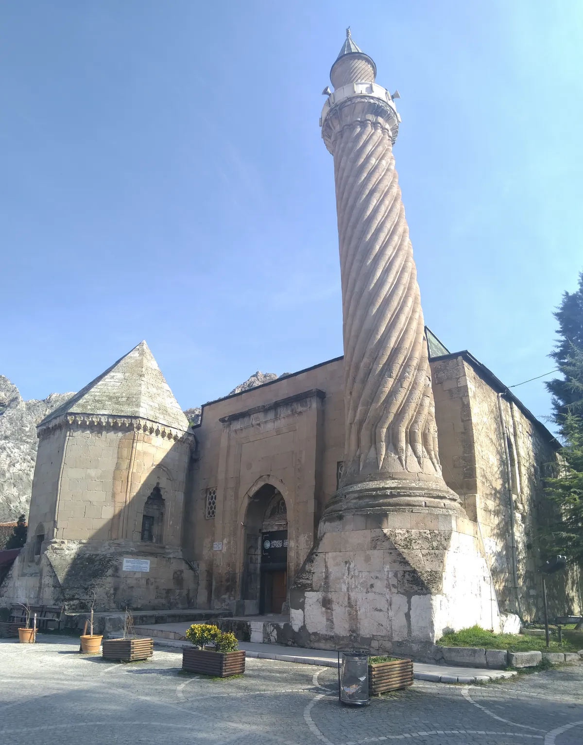 Burmalı Minare Camii (1242) - Amasya Merkez
