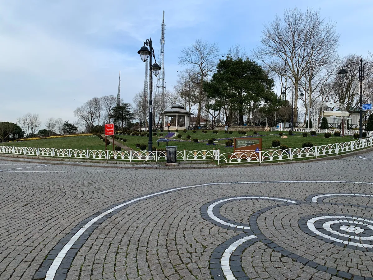 Büyük Çamlıca Tepesi ve Korusu (268 m)