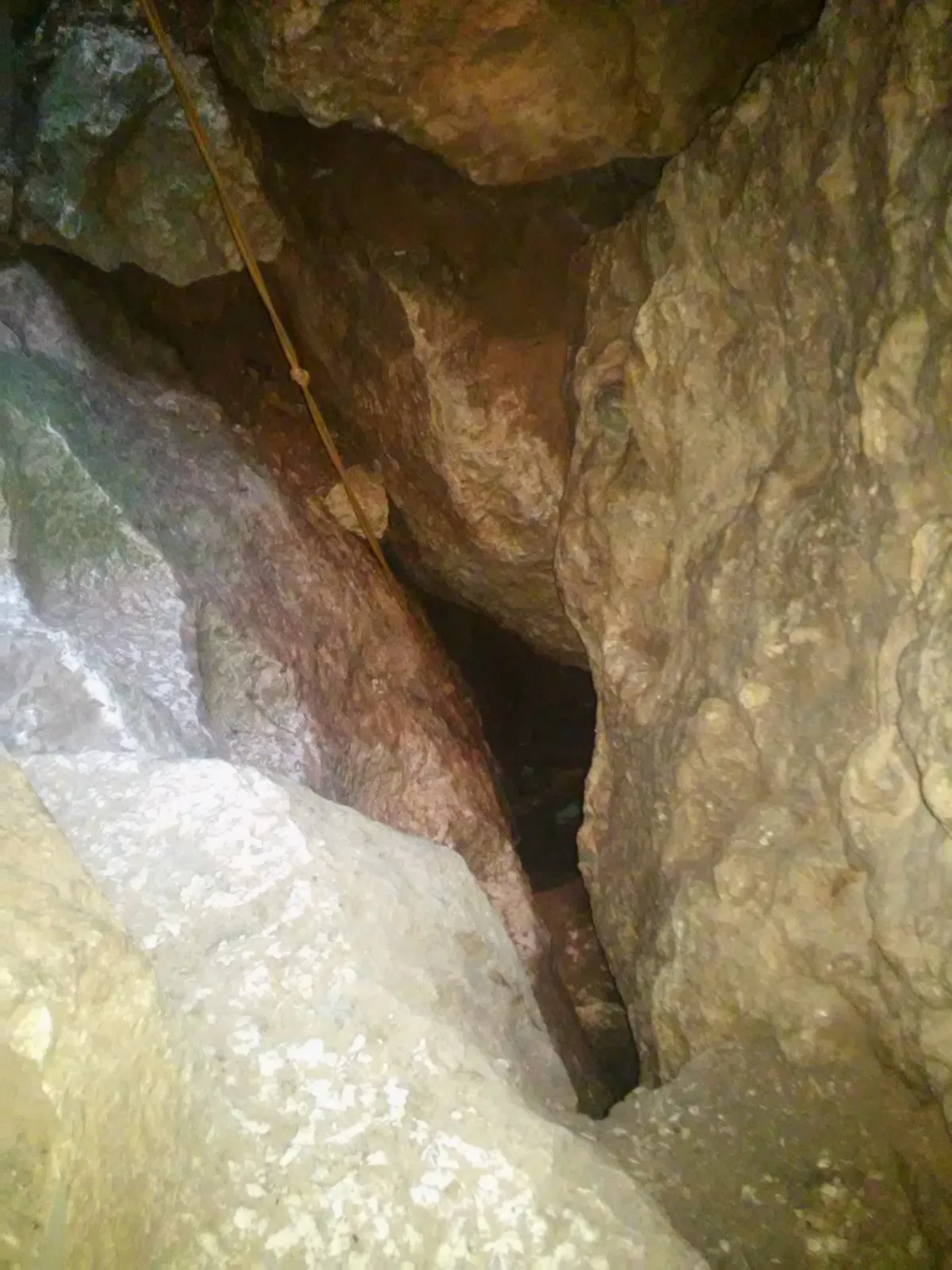 Buzluk Mağarası ve Tabiat Alanı