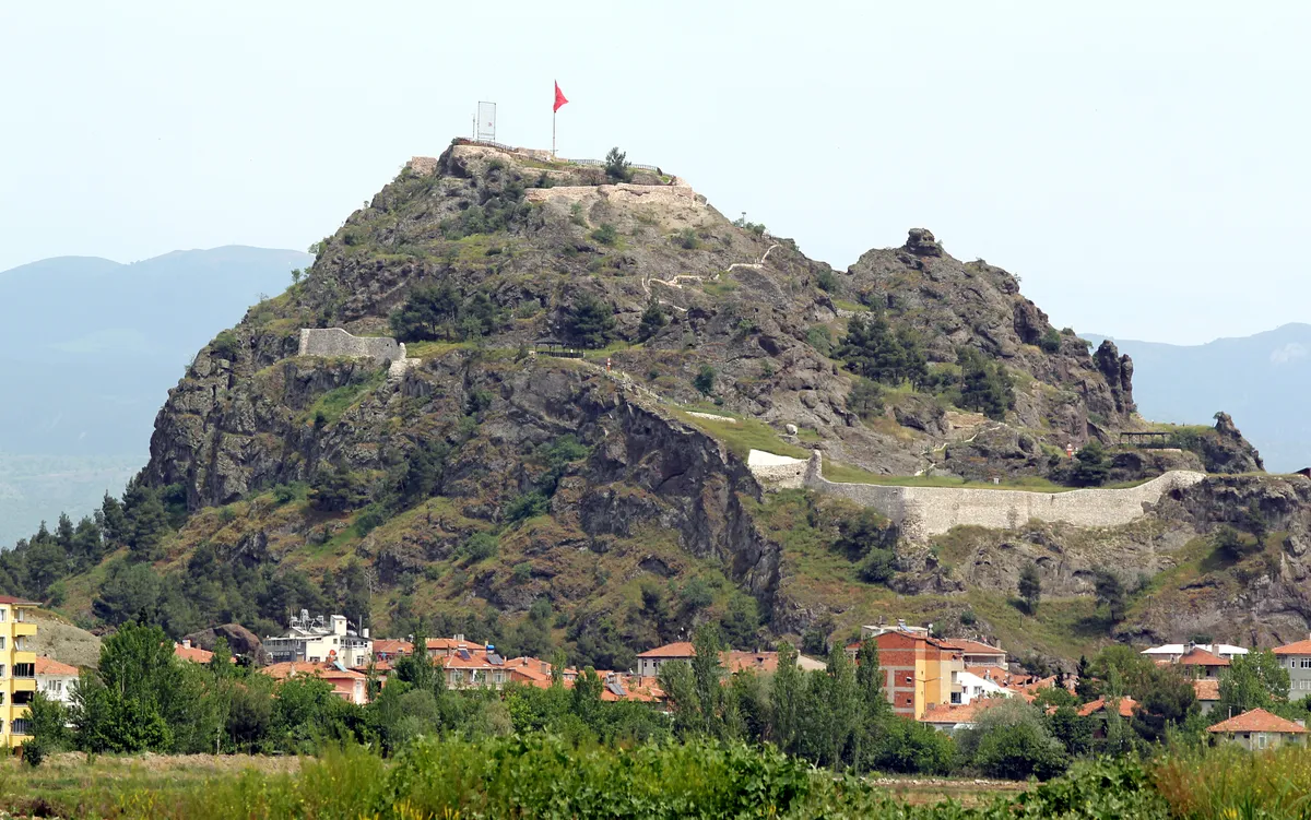 Laçin Kalesi & Tarihi Sarnıçları