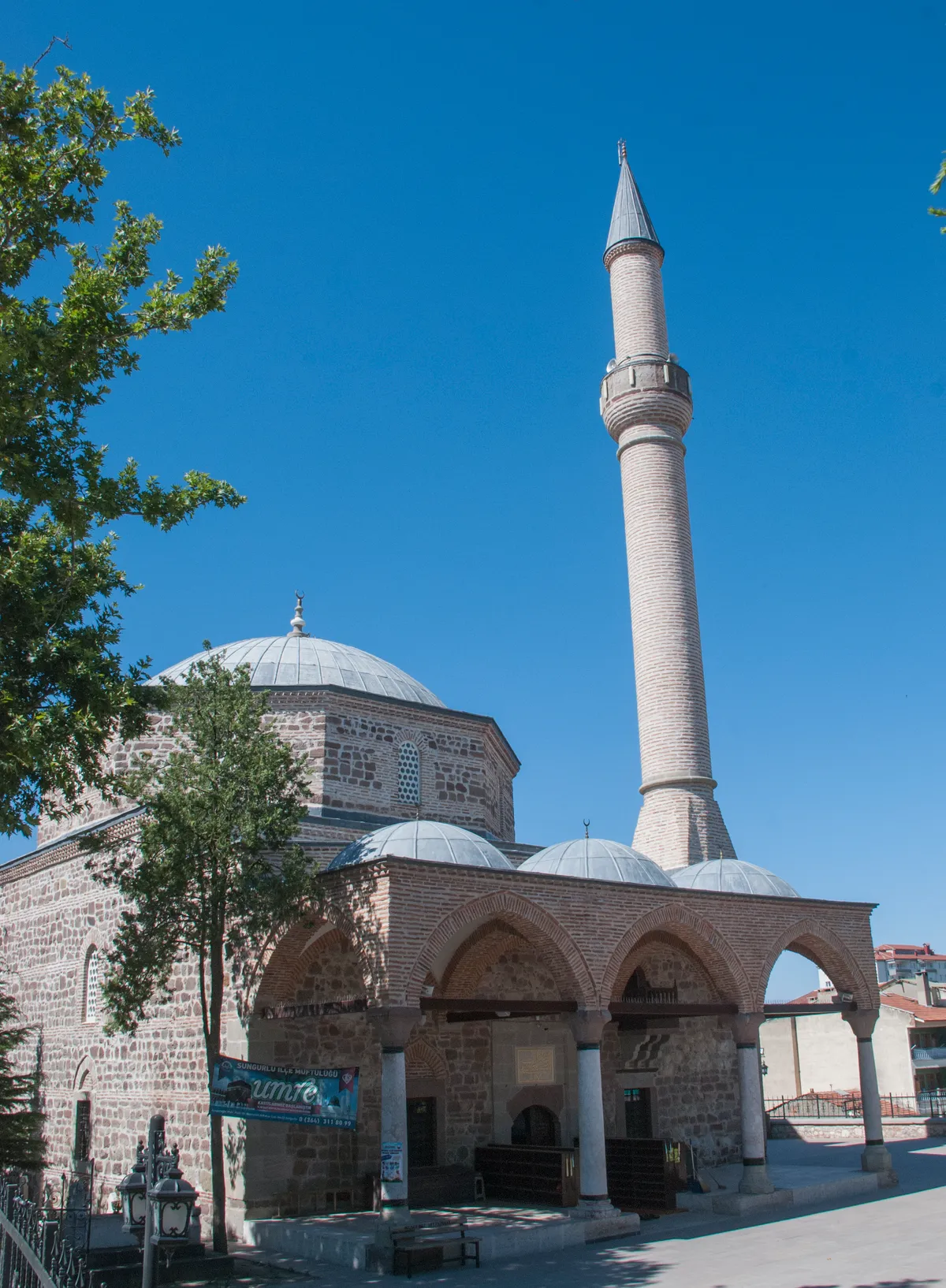 Gözlet Köyü Tarihi Ahşap Camii & Türbesi