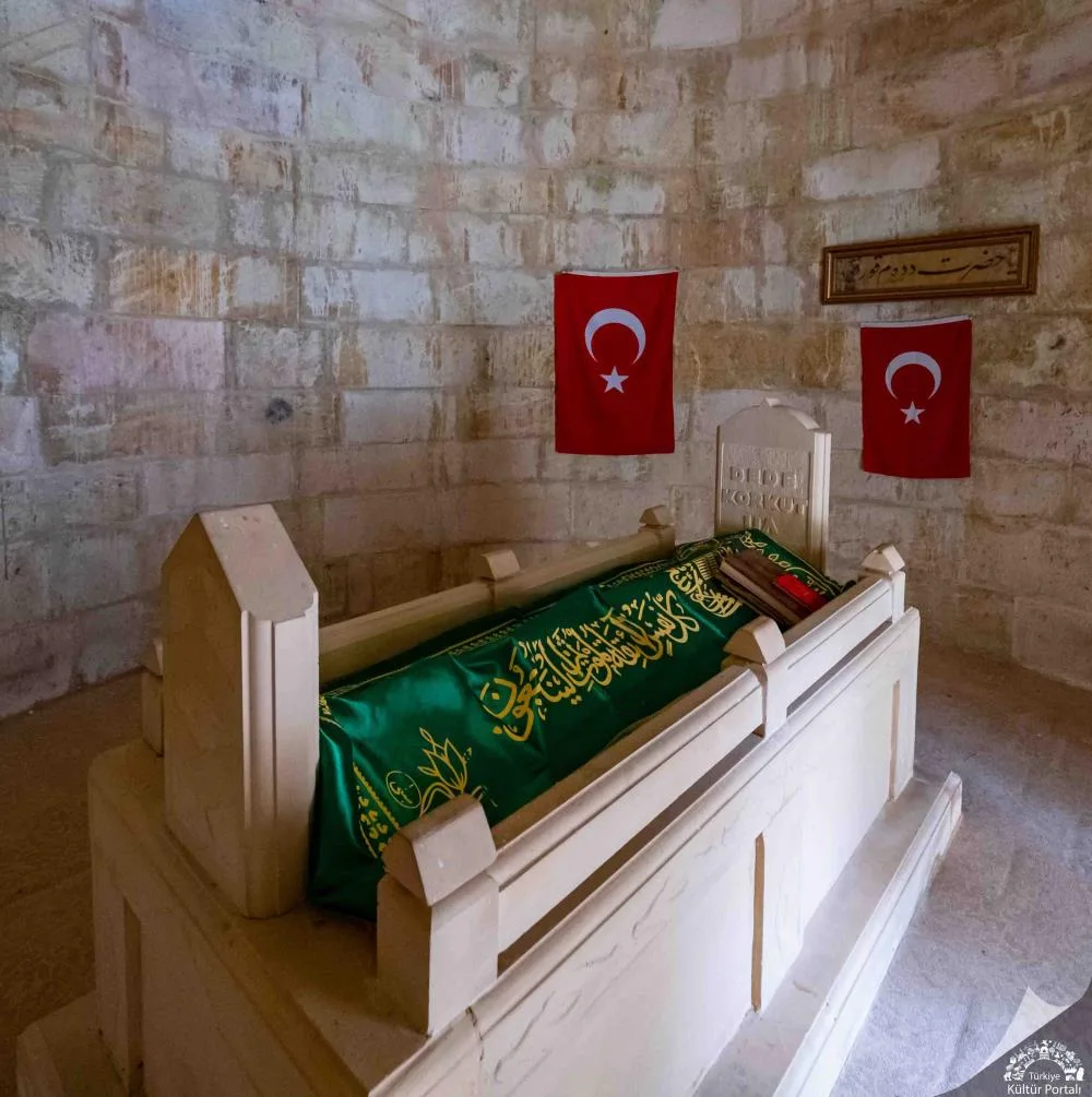 Dede Korkut Türbesi ve Anıtı