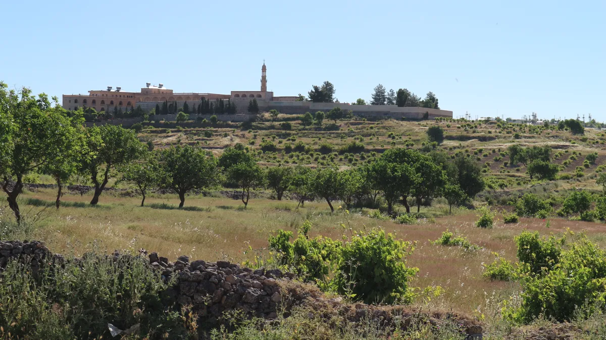 Mardin Artuklu'da Plajlar ve Koylar: Su Kenarı Keyfine Alternatif Bir Bakış