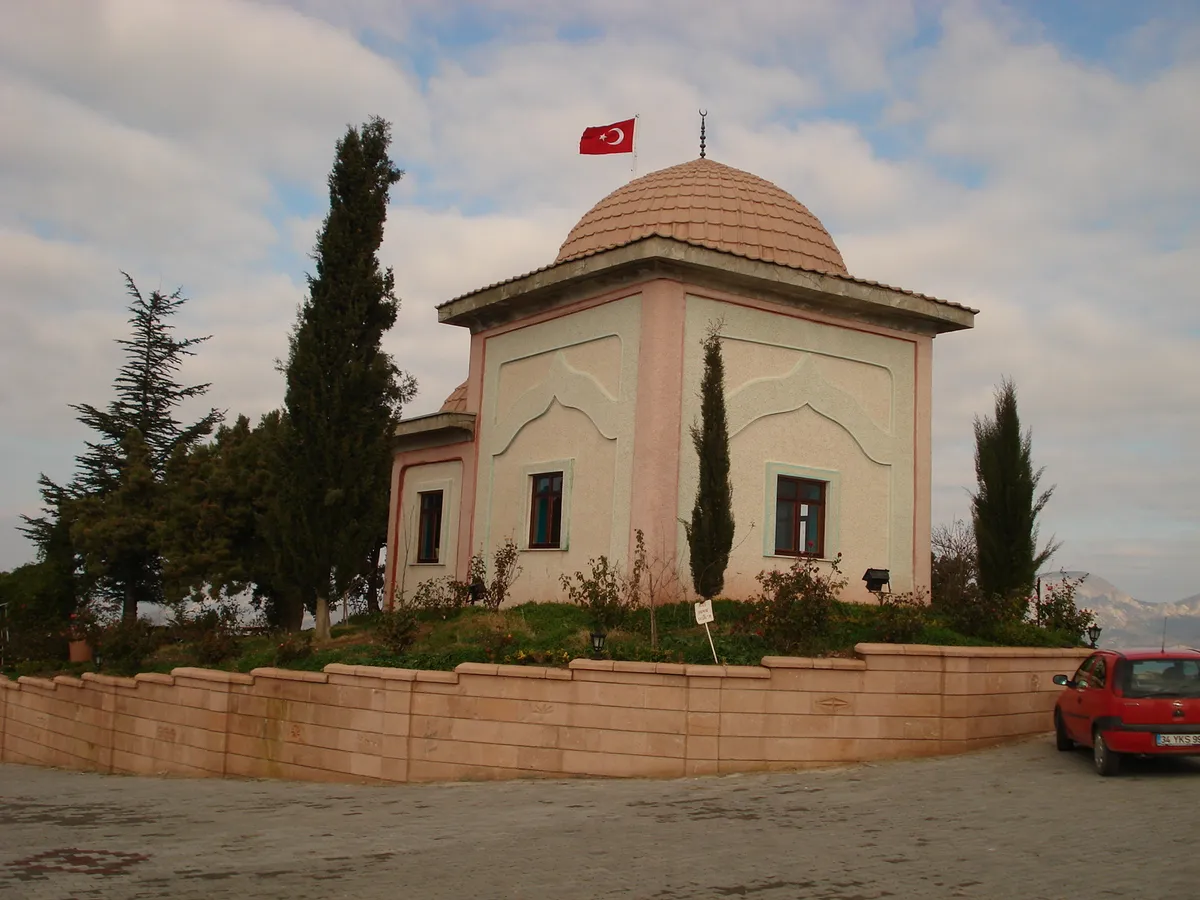 Dursun Fakih Türbesi (İlk Osmanlı Kadısı & Kürecik Tepesi)