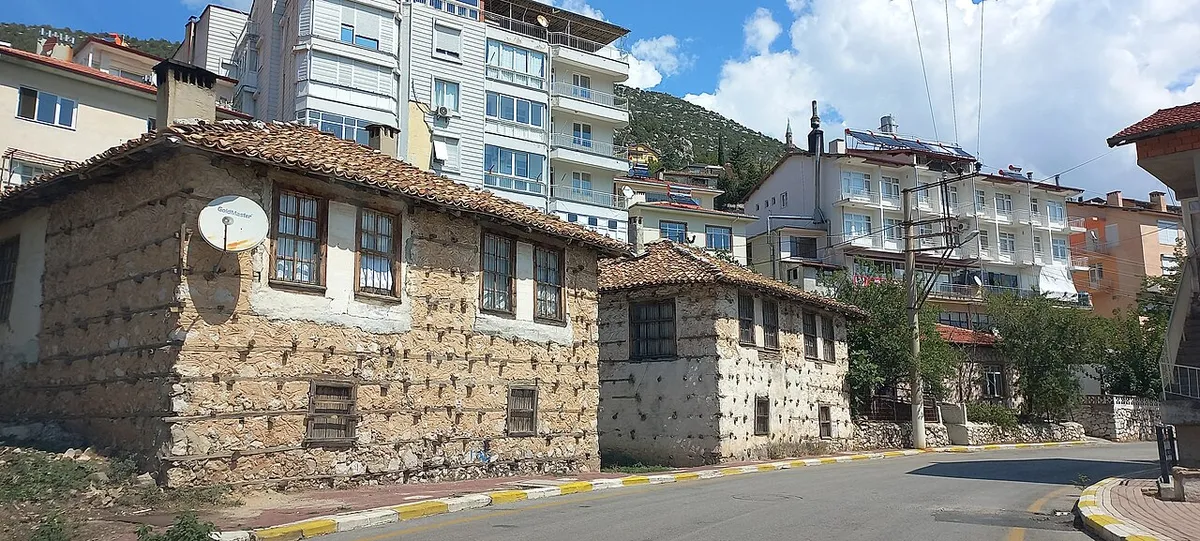 Emiraşıklar Düğmeli Evleri - Antalya Akseki