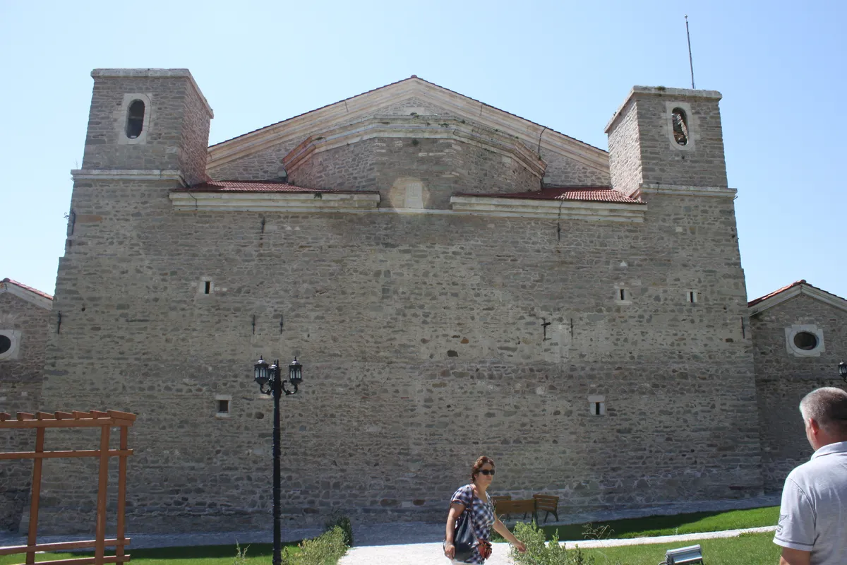 Ermeni Kilisesi (Surp Yerrortutyun - Kızıl Kilise)