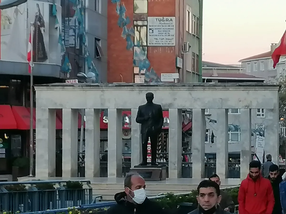 Esenler Dörtyol Meydanı ve Yürüyüş Caddesi