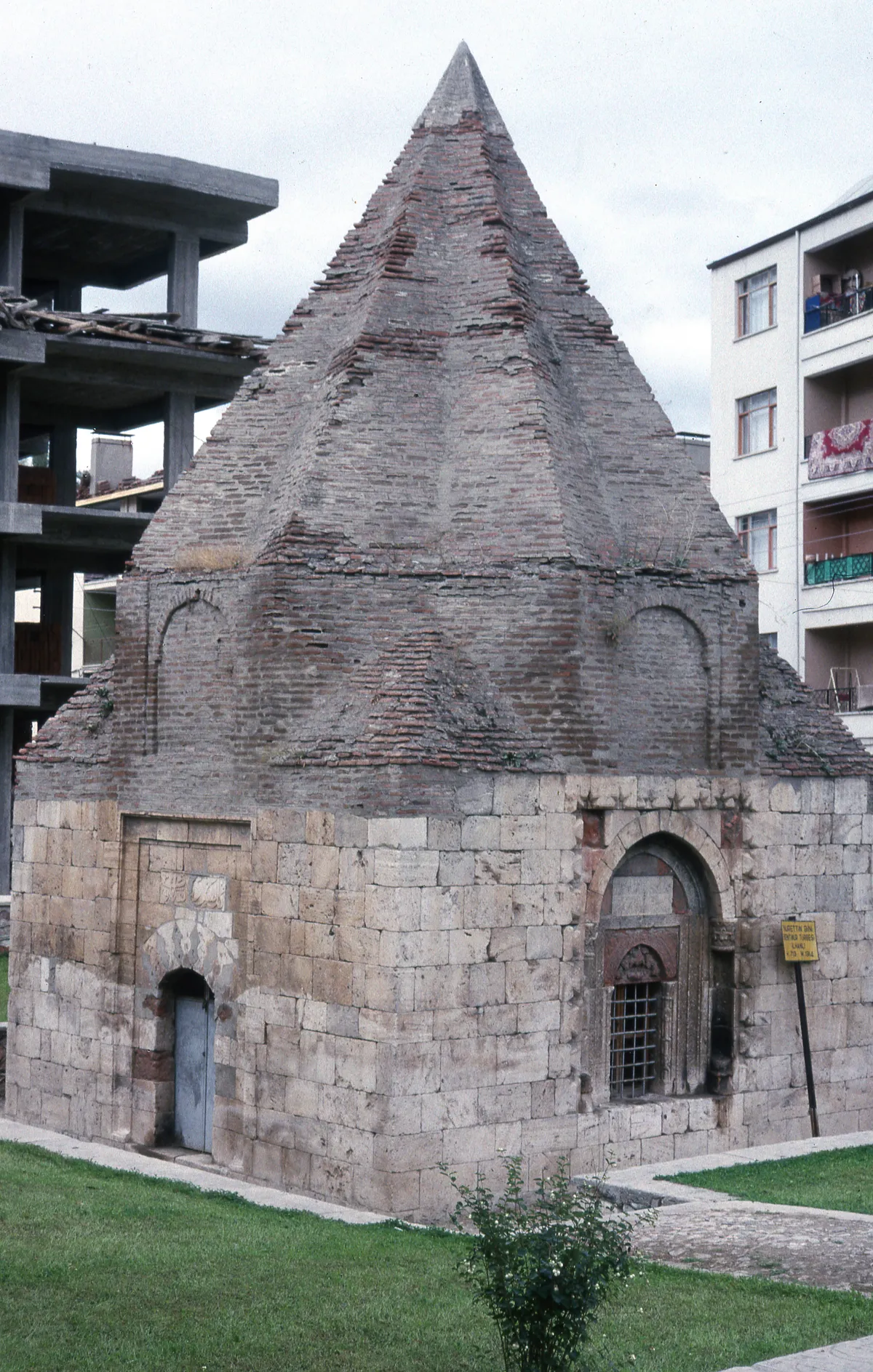 Esentimur Türbesi (Sivri Tekke) - Tokat Merkez
