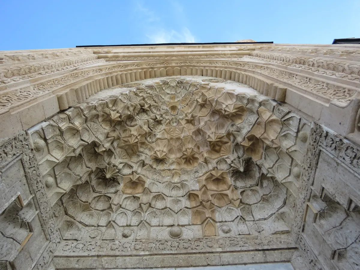 Eşrefoğlu Camii ve Külliyesi (UNESCO Dünya Mirası - 1296 Ahşap Direkli Şaheser)