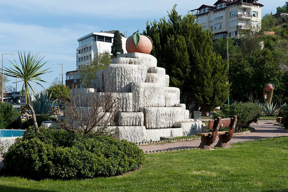 Finike Kent Meydanı ve Portakal Parkı
