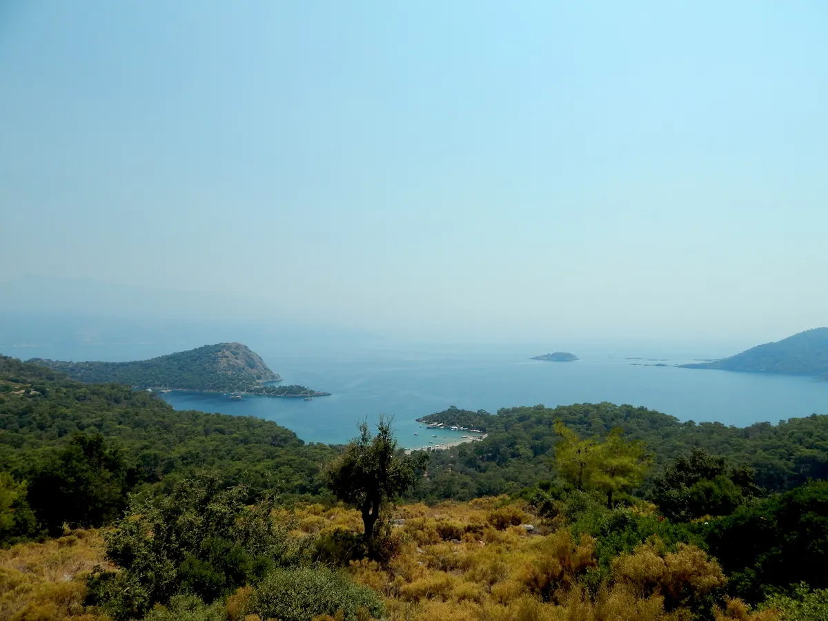 Gemiler Koyu ve Plajı