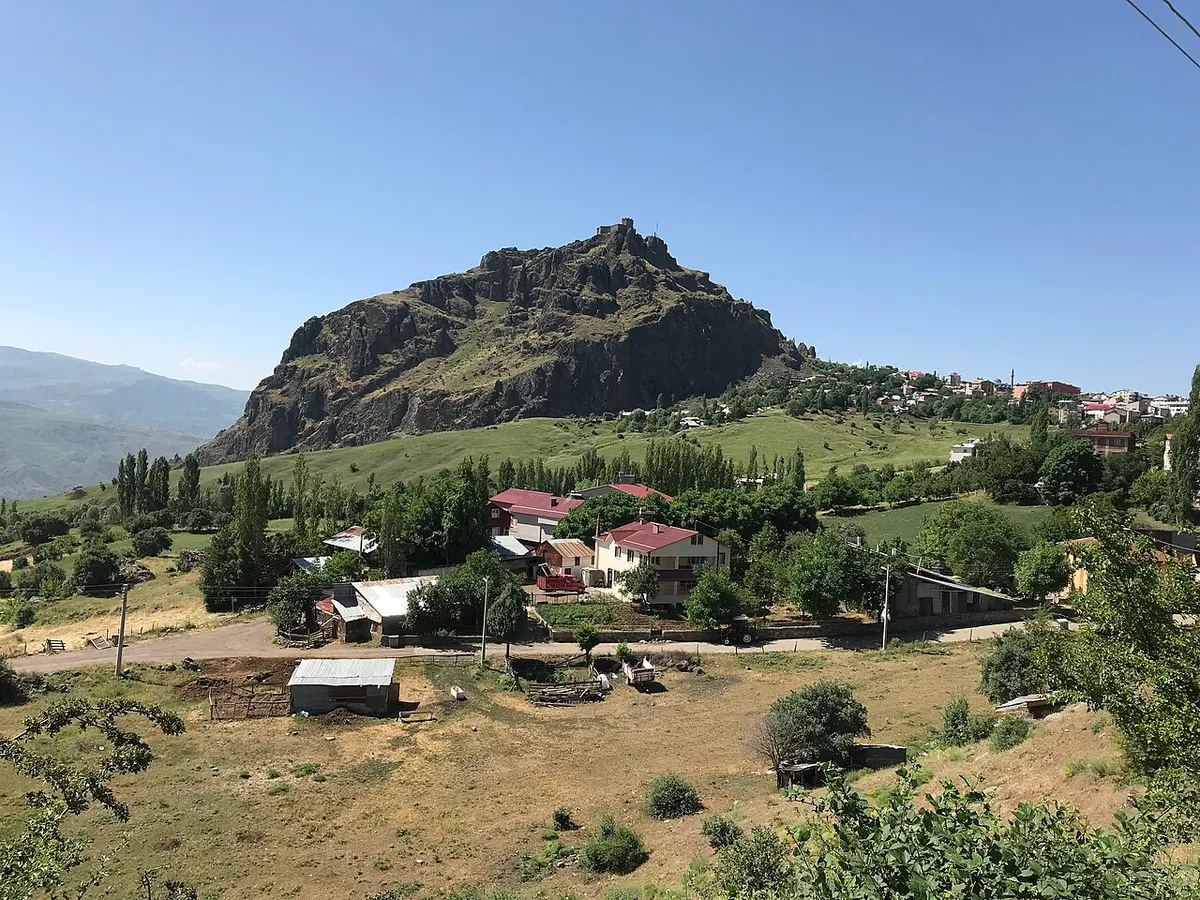 Tarihi Kayacık Köyü Kilisesi (19. Yy Üç Nefli Bazilika Mabedi)