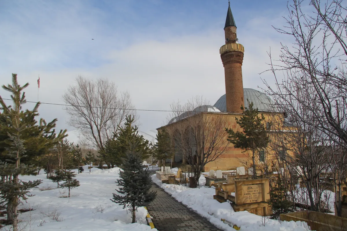 Bayburt Demirözü'nün Saklı Cennetleri: Baraj Kıyısından Şelalelere Doğal Keşif Rotası