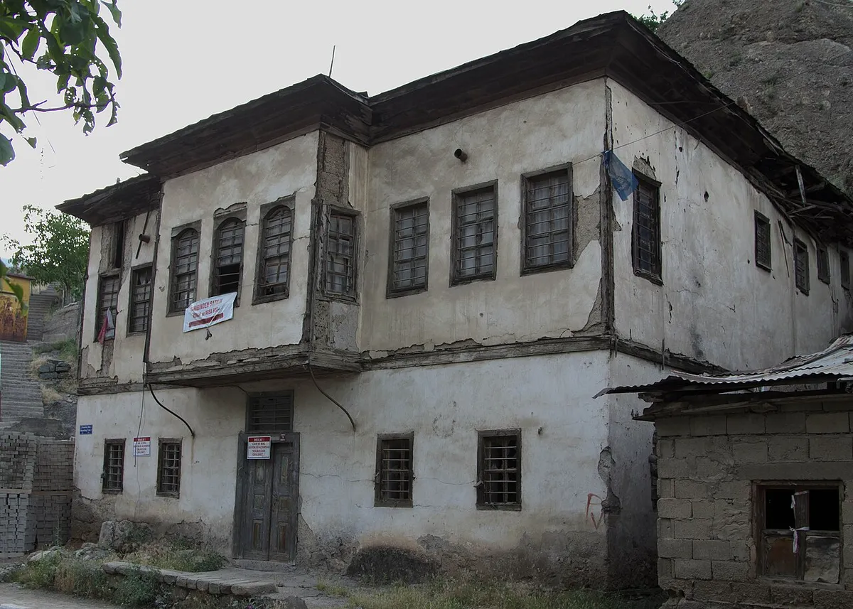 Tarihi Sarıçiçek Köy Odaları ve Ahşap Tavan Oymacılığı (1873 Başyapıtı) - Gümüşhane Merkez