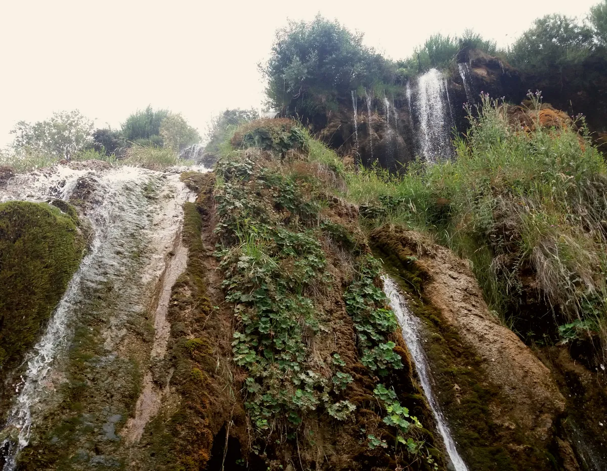 Gürlevik Şelalesi ve Doğa Vadisi (Nurhak)