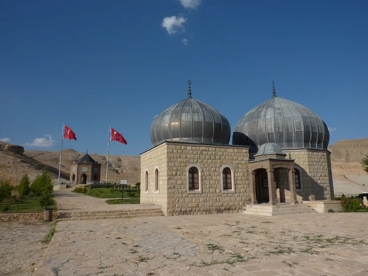 Hasan Gazi Türbesi ve Şehitlik Anıtı (Darende) - Malatya Darende
