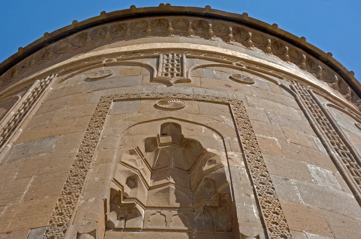 Hasan Padişah Kümbeti (M.S. 1275 Akkoyunlu)