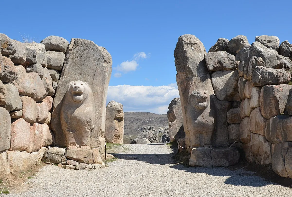 Hattuşa Nişantepe ve Hiyeroglifli Oda (II. Şuppiluliuma Kutsal Alanı)