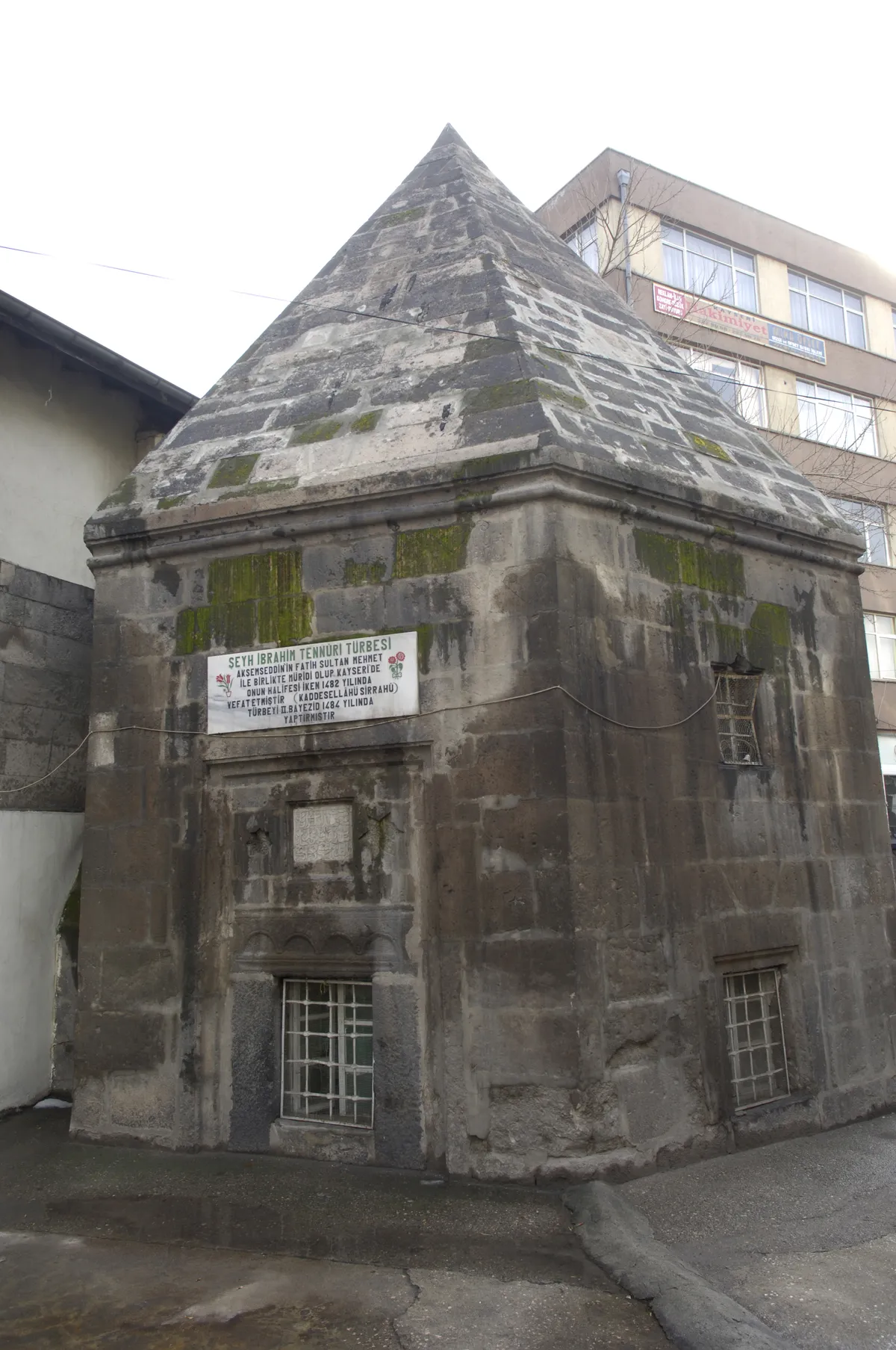 Hoca Akşemseddin Tarihi Camii (1464 - Fatih Dönemi)