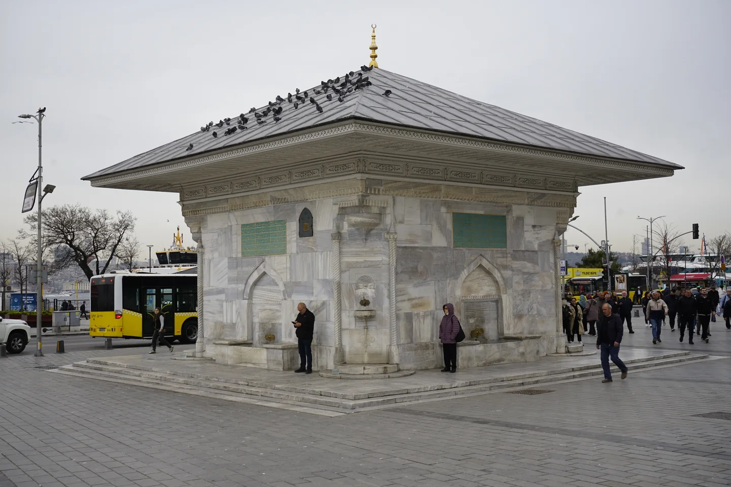Tarihi Üsküdar İskele Meydanı ve III. Ahmed Meydan Çeşmesi (1728)