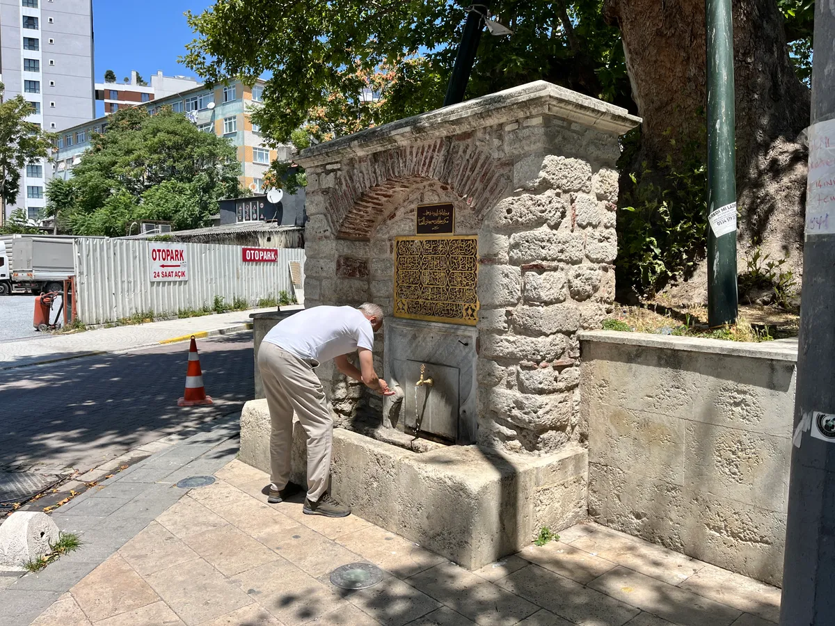 Kartal Meydanı Tarihi Merkez Camii ve Çınaraltı - İstanbul Kartal