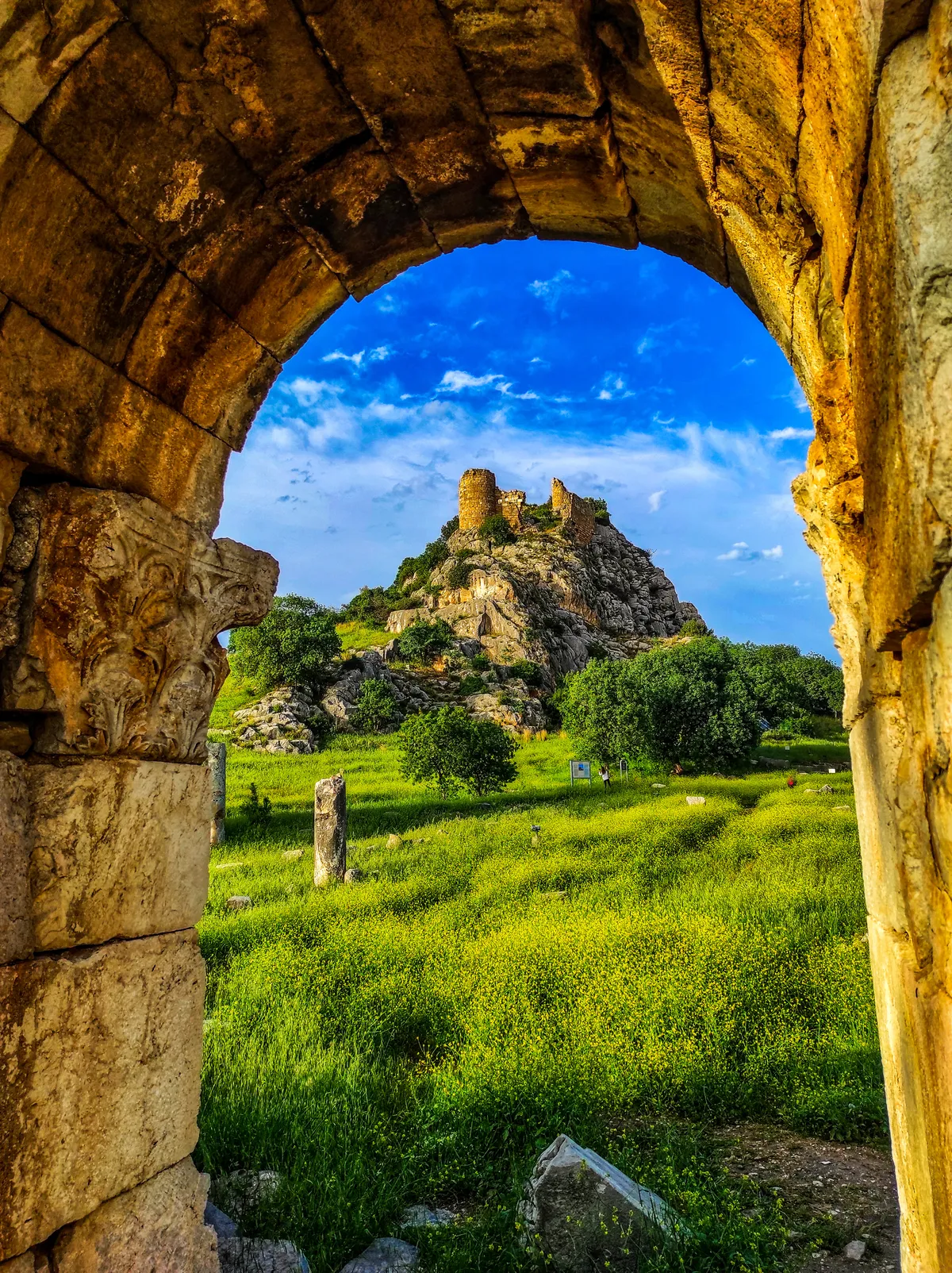Kastabala (Hierapolis) Antik Kenti ve Kalesi