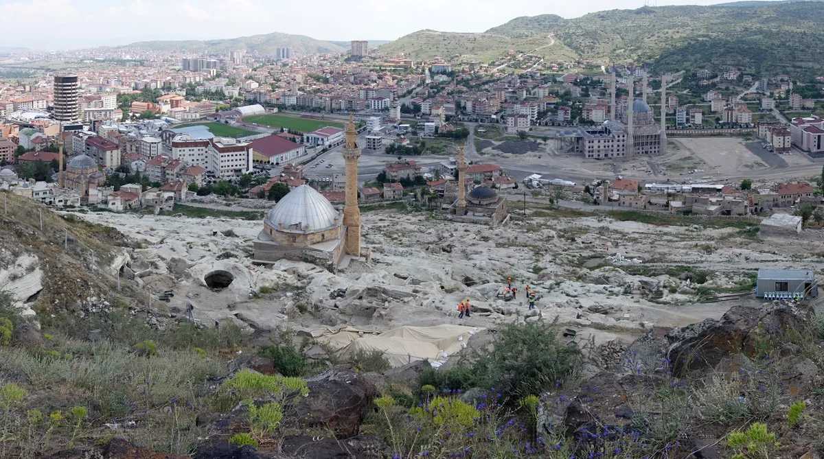 Kayaşehir (Nevşehir Kalesi ve Yeraltı Şehri)