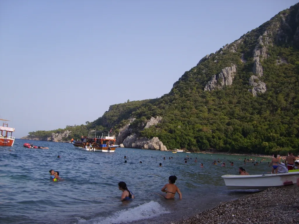 Kemer Köyü Plajı (Parion Sahili)