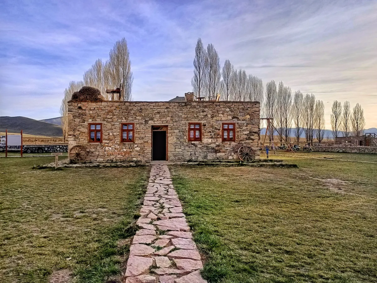 Tarihi Yakup Abdal Türbesi ve Külliyesi