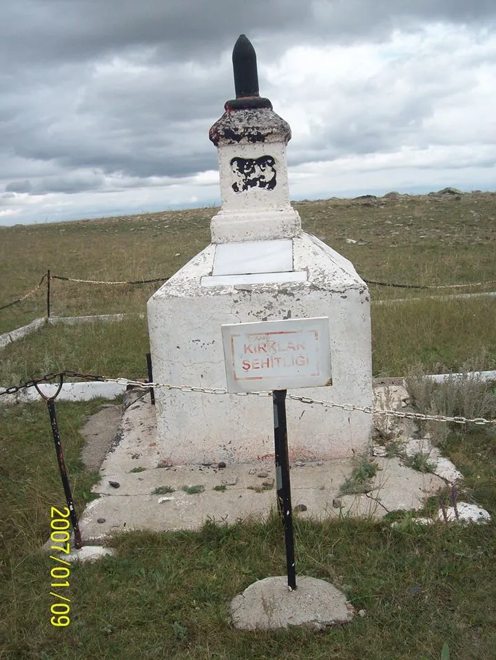 Kirklars Martyrs Memorial & Monument (Kirklar Hill - 1368)